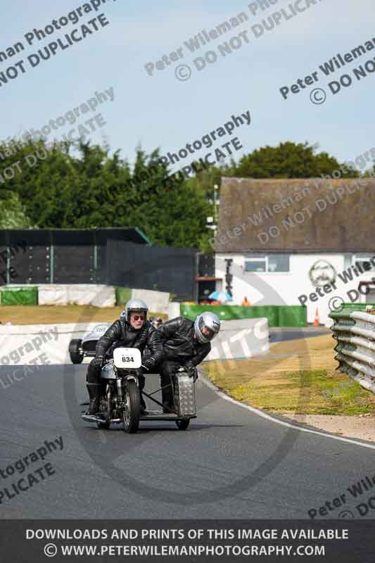 Vintage motorcycle club;eventdigitalimages;mallory park;mallory park trackday photographs;no limits trackdays;peter wileman photography;trackday digital images;trackday photos;vmcc festival 1000 bikes photographs